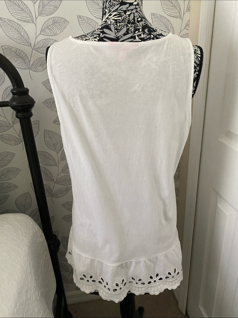 Lilly Pulitzer Women's White Sleeveless Eyelet Hem Tank Top Size XL - Picture 2 of 5